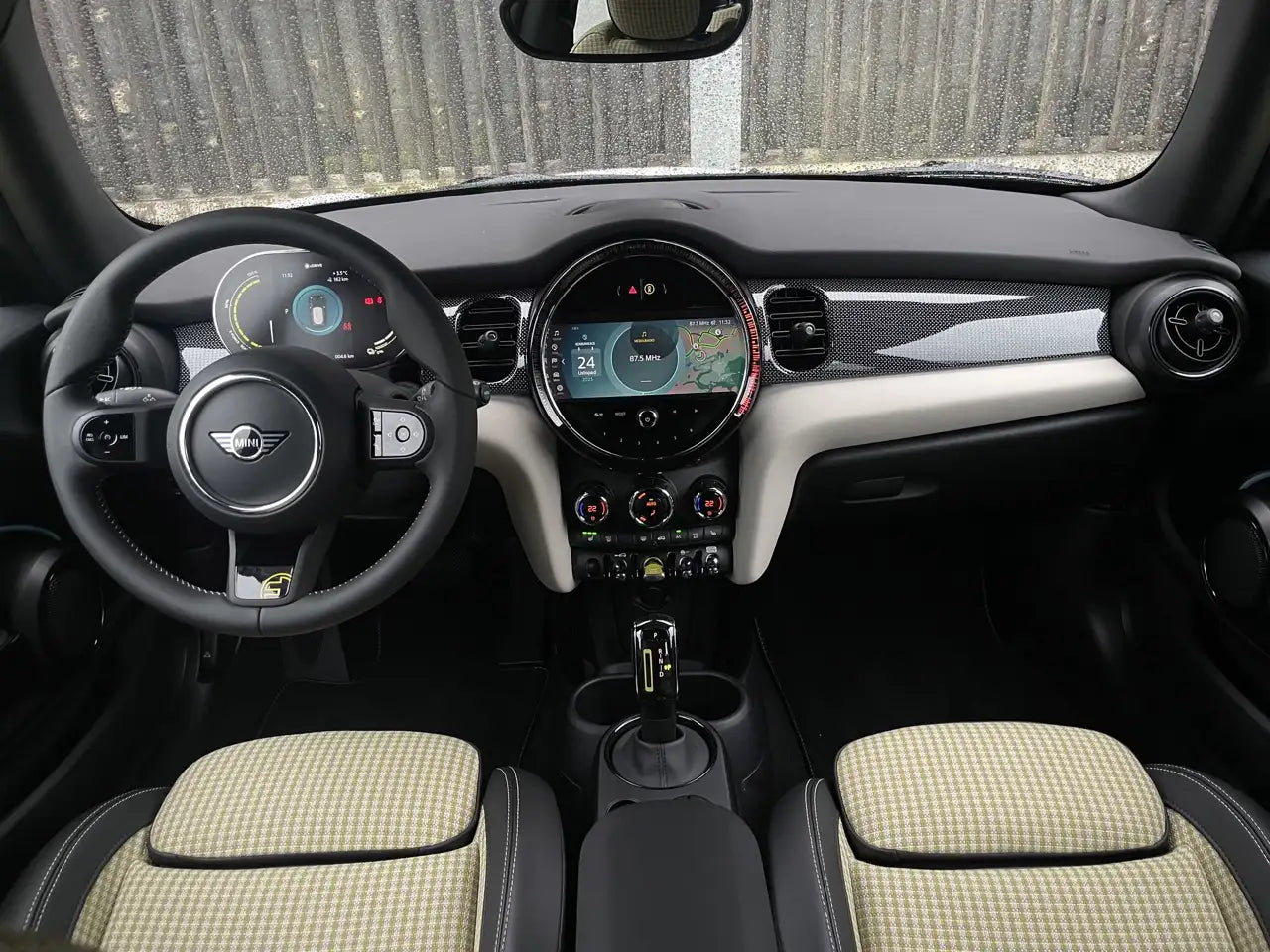 Fotografie automobilu MINI SE na operativní leasing | Driveto.cz