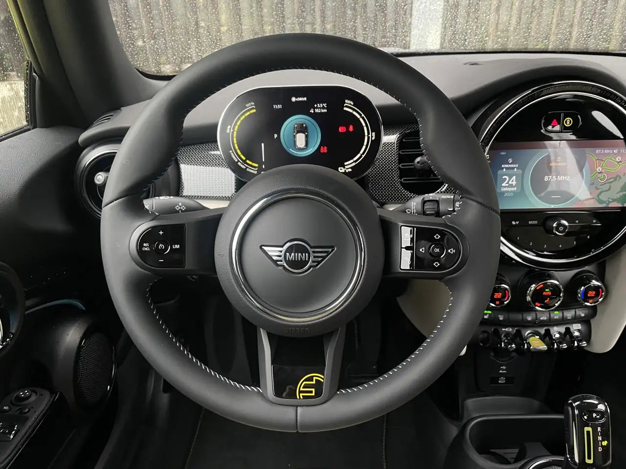 Fotografie automobilu MINI SE na operativní leasing | Driveto.cz