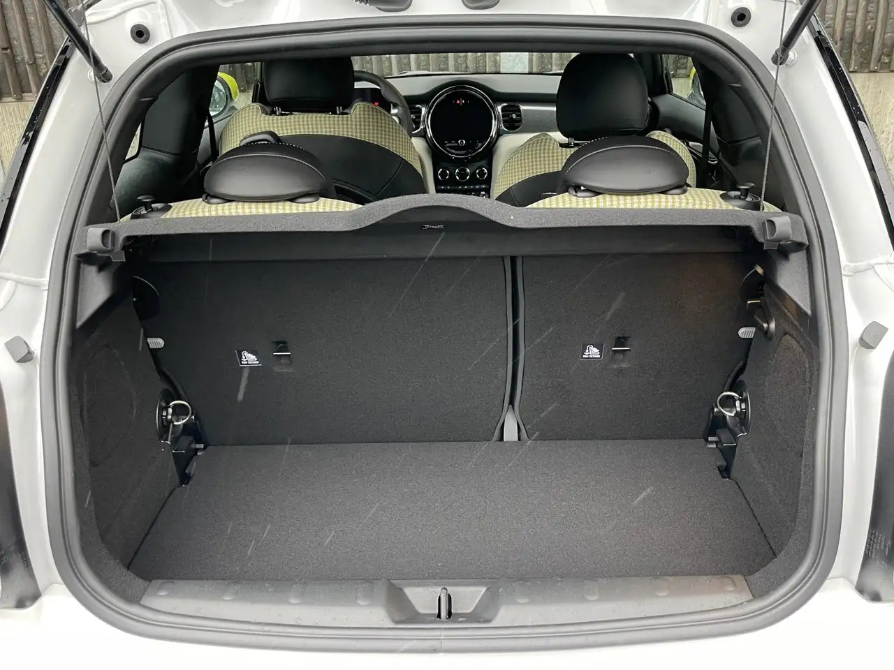 Fotografie automobilu MINI SE na operativní leasing | Driveto.cz