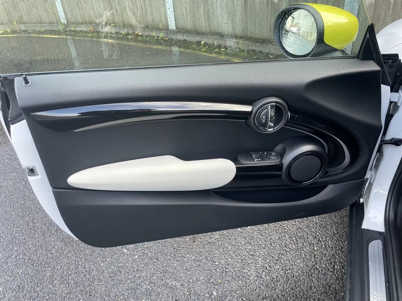 Fotografie automobilu MINI SE na operativní leasing | Driveto.cz