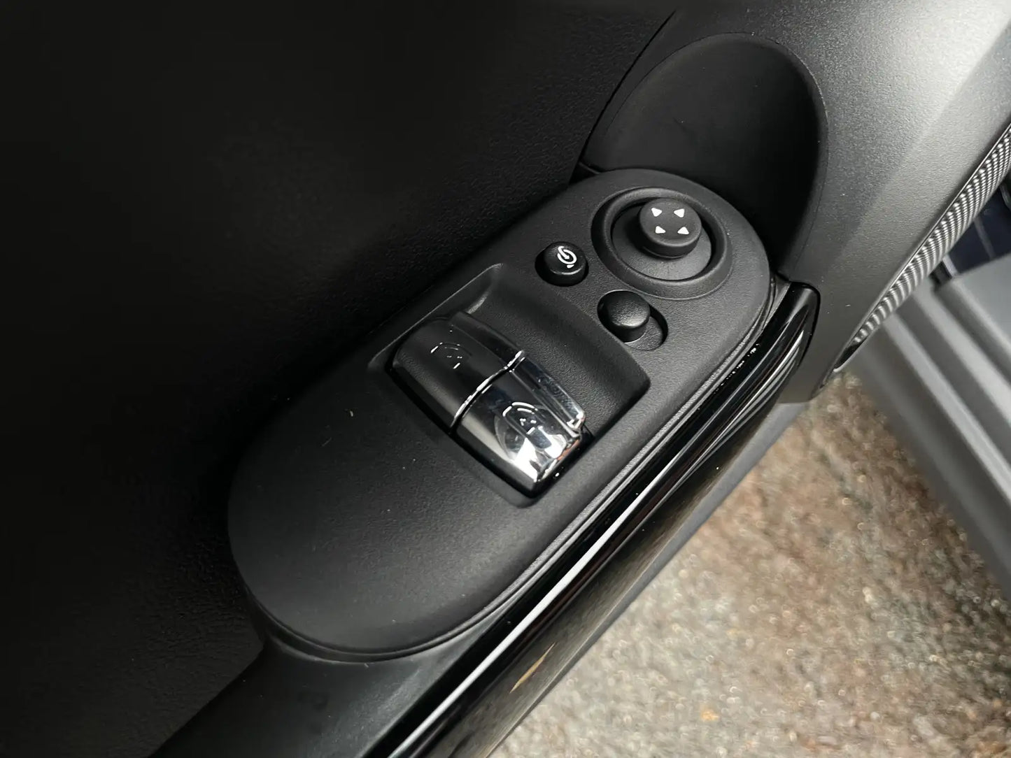 Fotografie automobilu MINI SE na operativní leasing | Driveto.cz