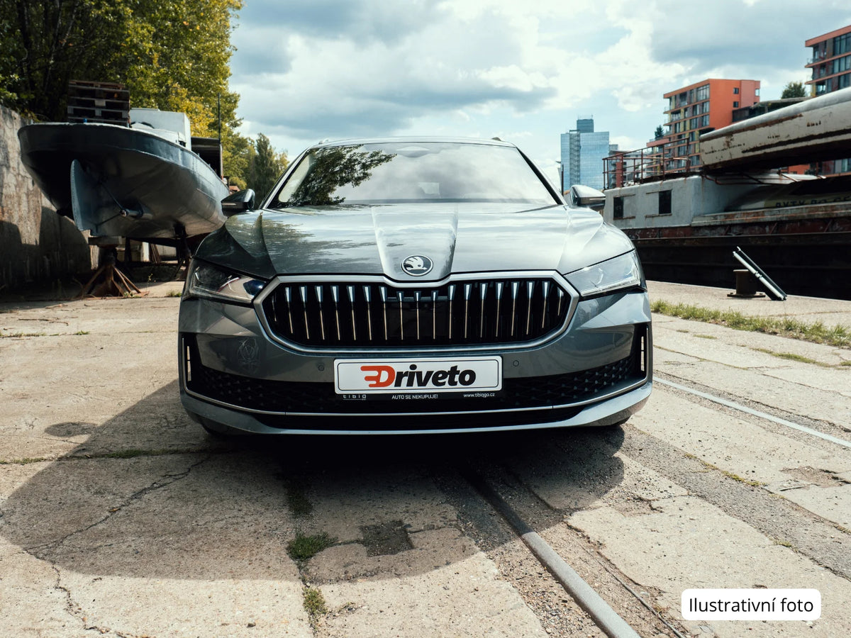 Fotografie automobilu Škoda Superb Combi Sportline na operativní leasing | Driveto.cz
