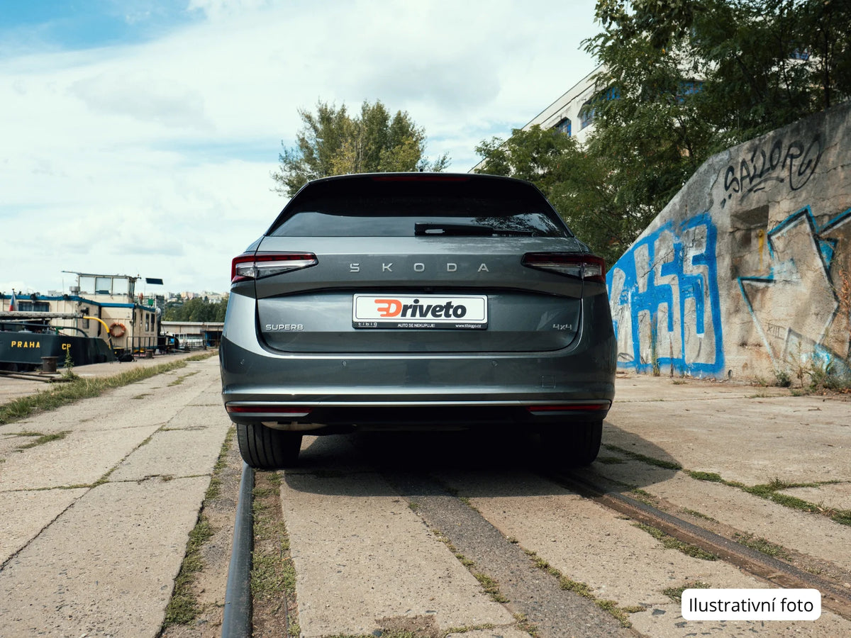 Fotografie automobilu Škoda Superb Combi Sportline na operativní leasing | Driveto.cz