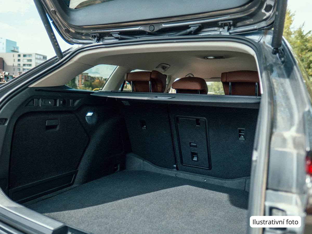 Fotografie automobilu Škoda Superb Combi Sportline na operativní leasing | Driveto.cz