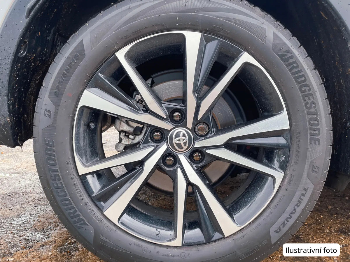 Fotografie automobilu Toyota C-HR na operativní leasing | Driveto.cz