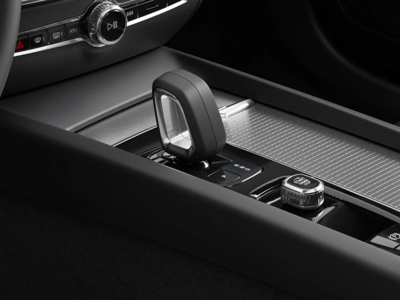 Fotografie automobilu Volvo V60 Plus Dark na operativní leasing | Driveto.cz