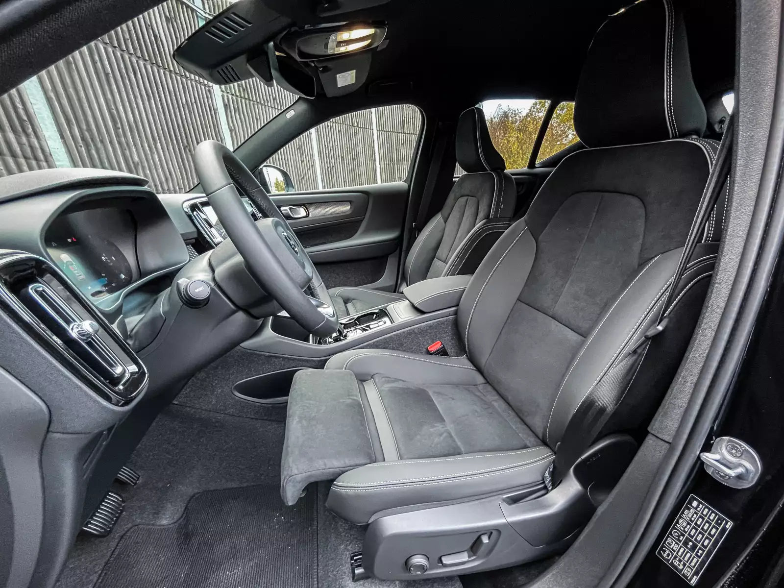 Fotografie automobilu Volvo XC40 Plus Dark na operativní leasing | Driveto.cz