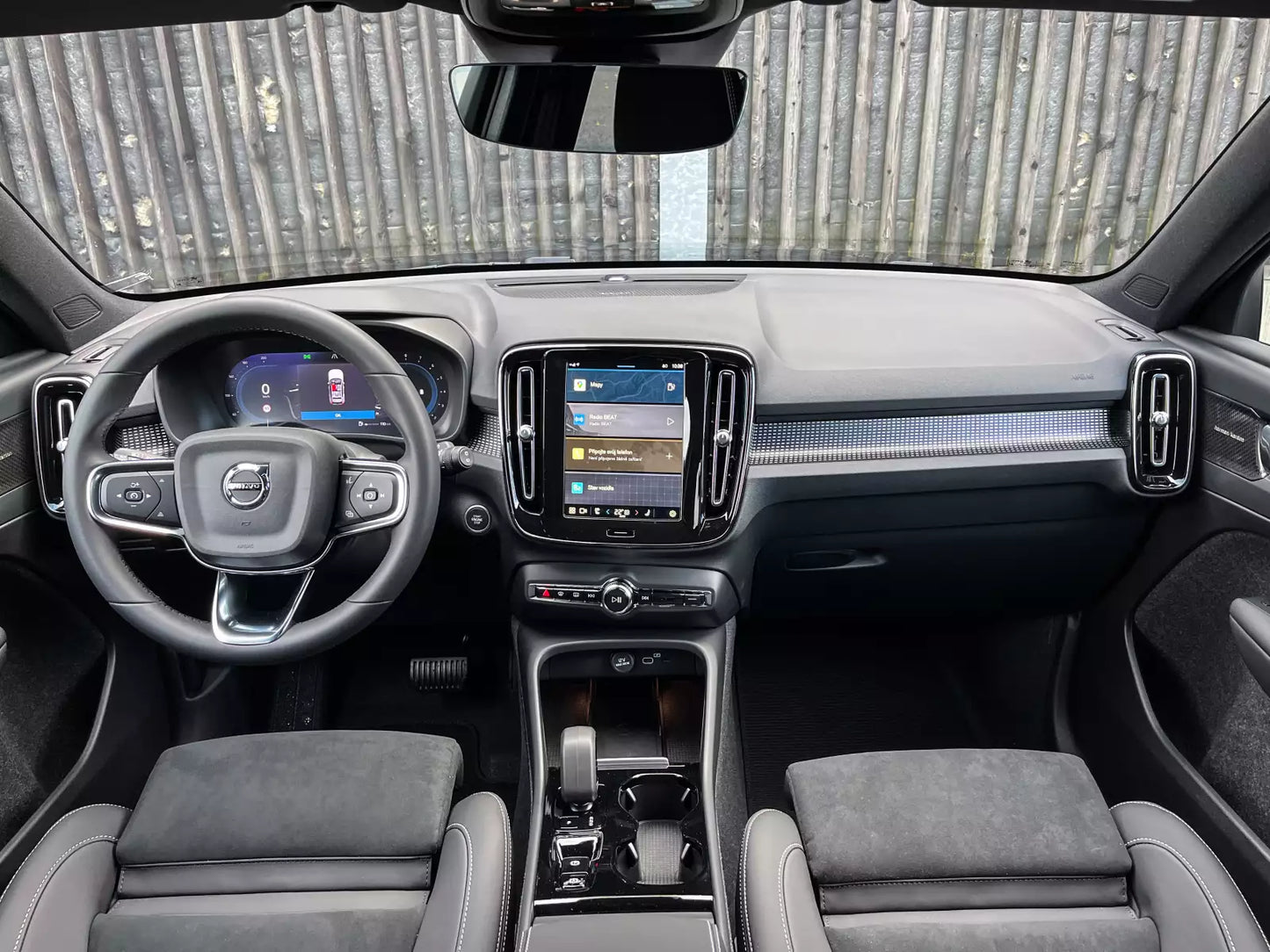 Fotografie automobilu Volvo XC40 Plus Dark na operativní leasing | Driveto.cz