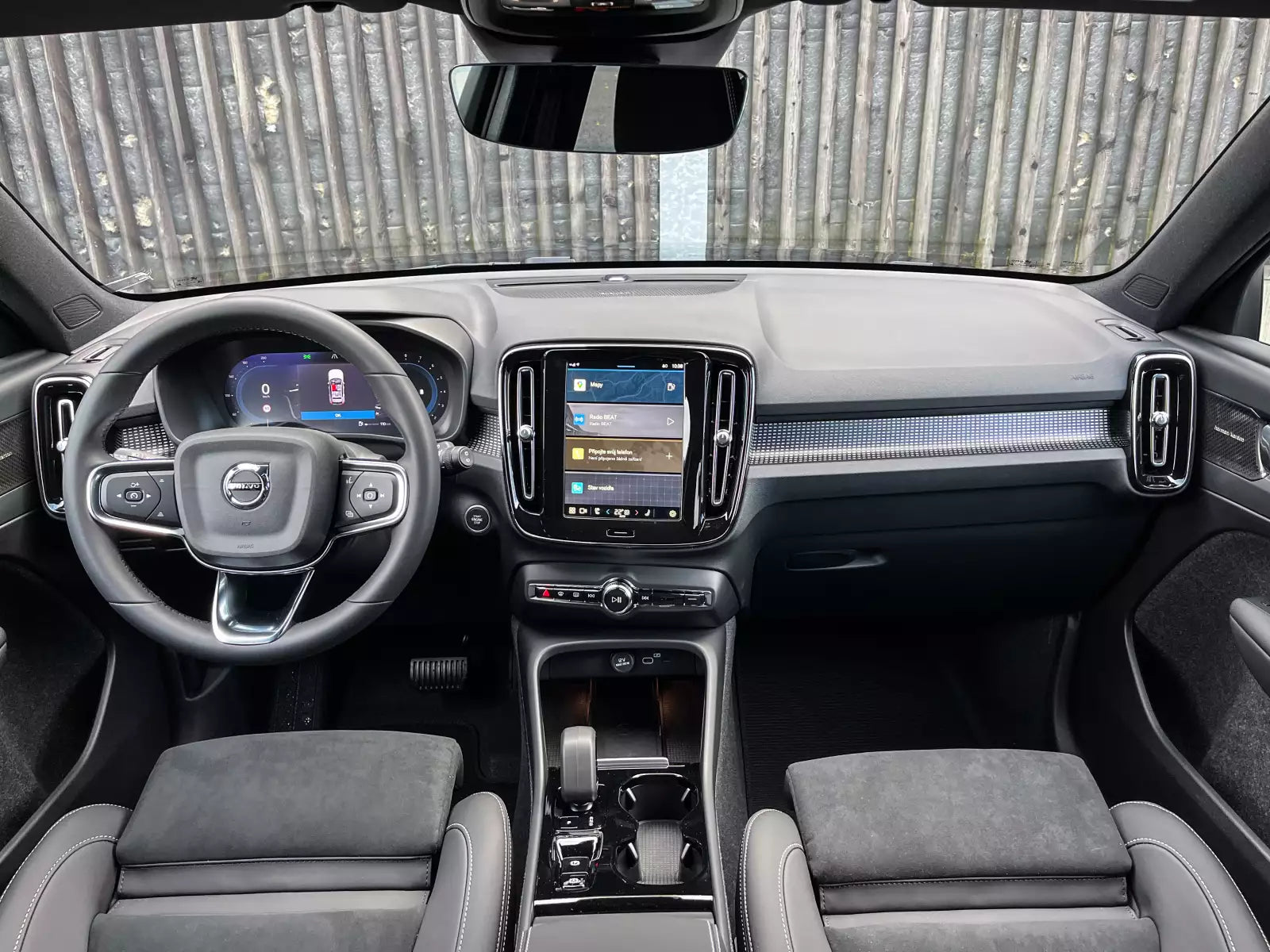 Fotografie automobilu Volvo XC40 Plus Dark na operativní leasing | Driveto.cz