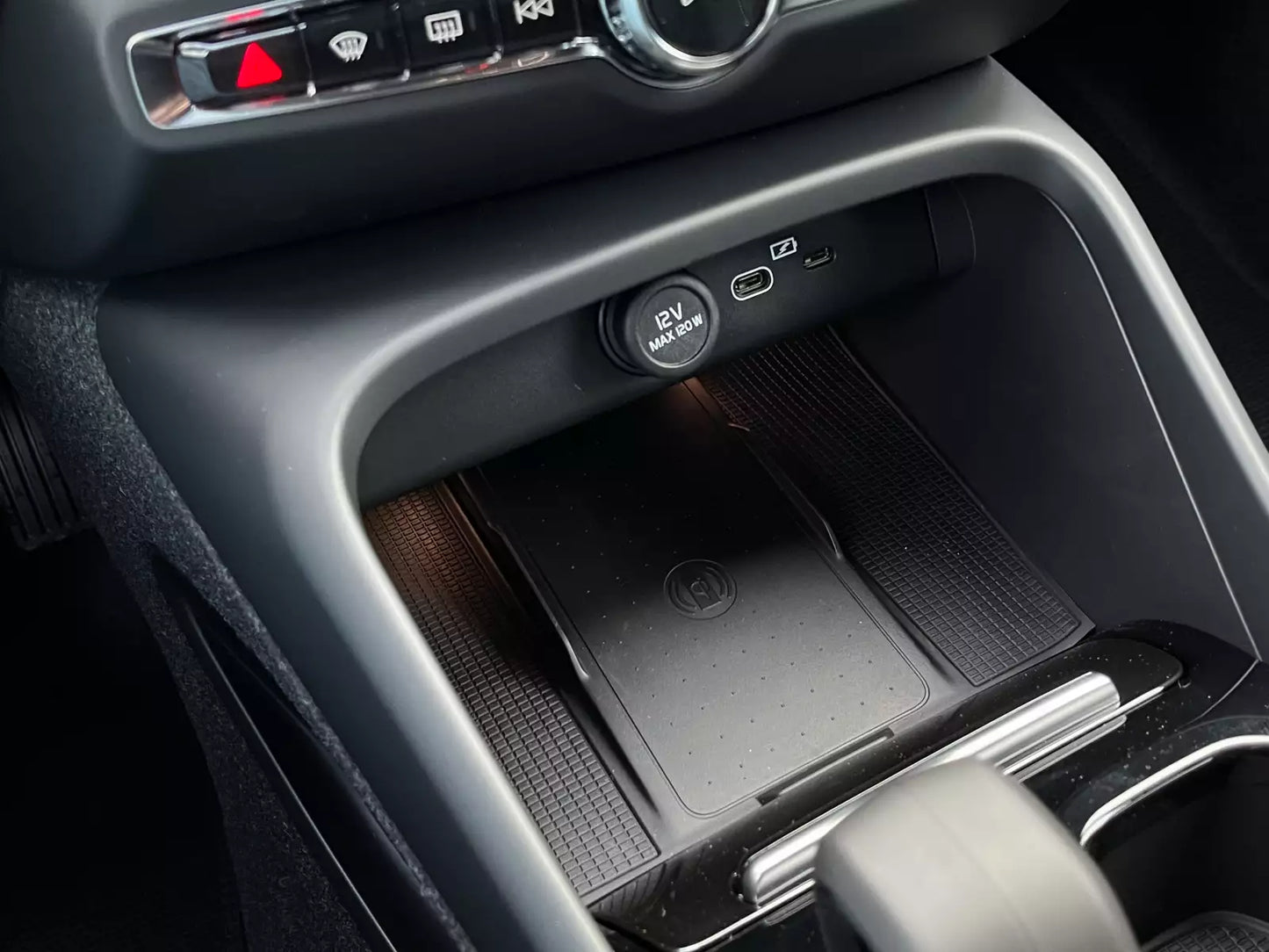 Fotografie automobilu Volvo XC40 Plus Dark na operativní leasing | Driveto.cz