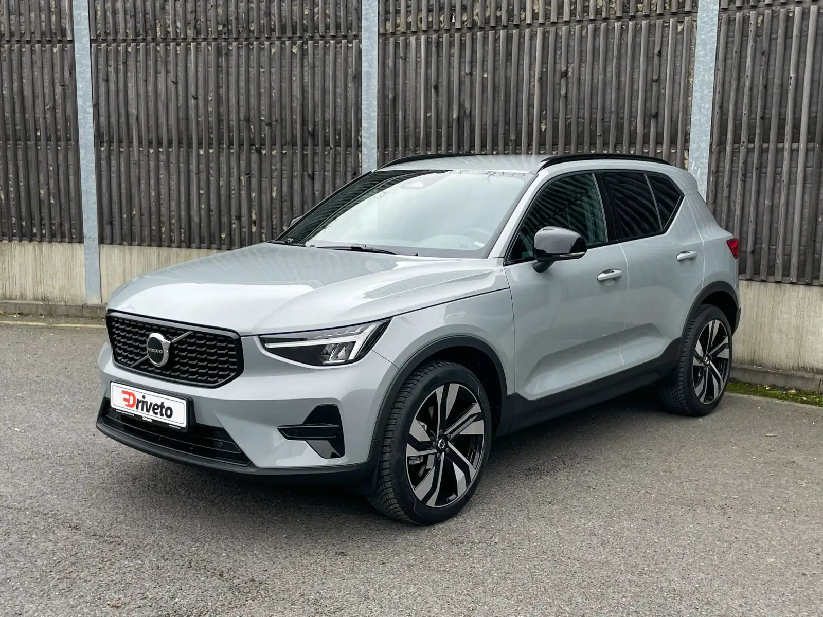 Fotografie automobilu Volvo XC40 Plus Dark na operativní leasing | Driveto.cz