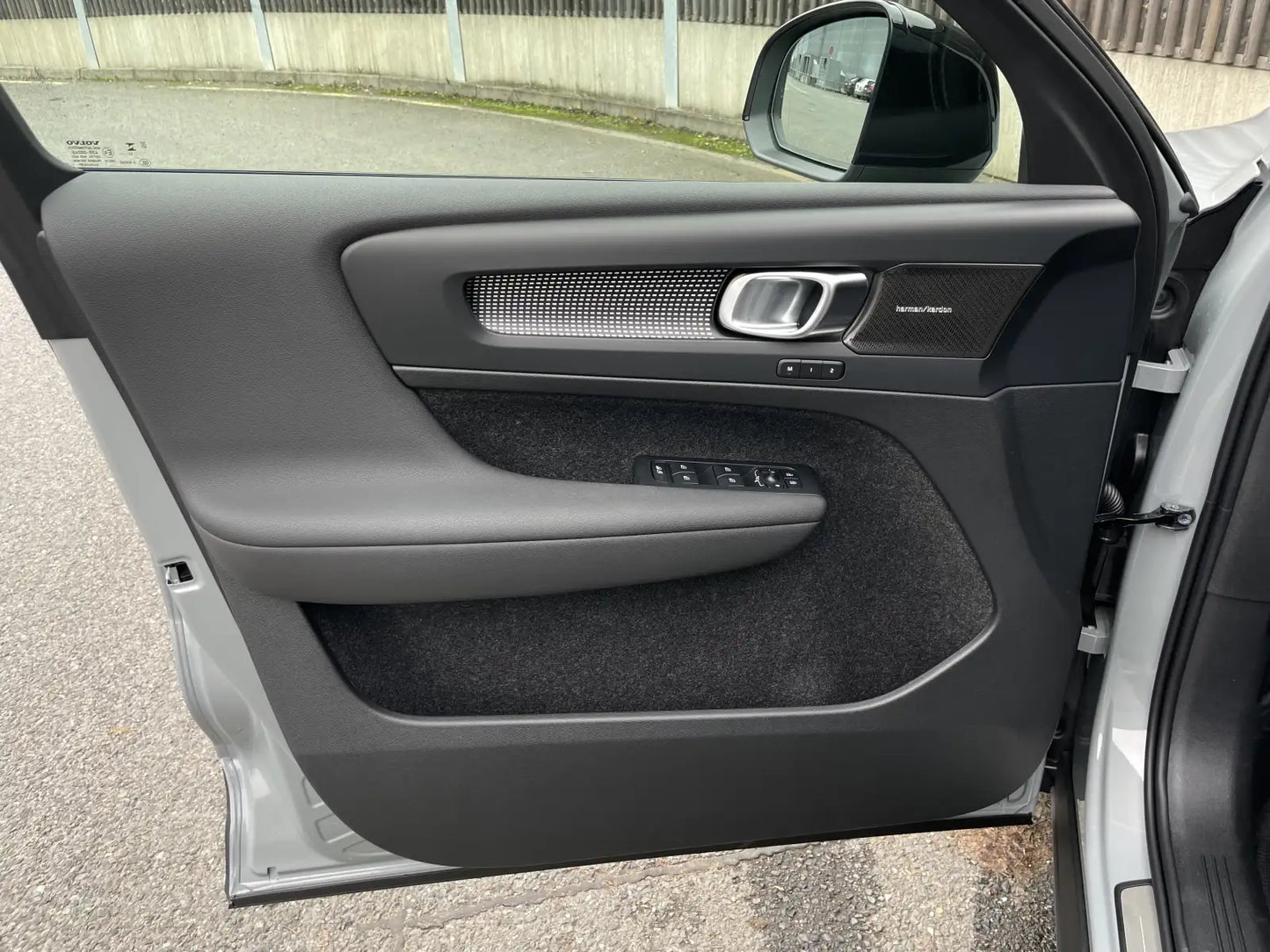 Fotografie automobilu Volvo XC40 Plus Dark na operativní leasing | Driveto.cz