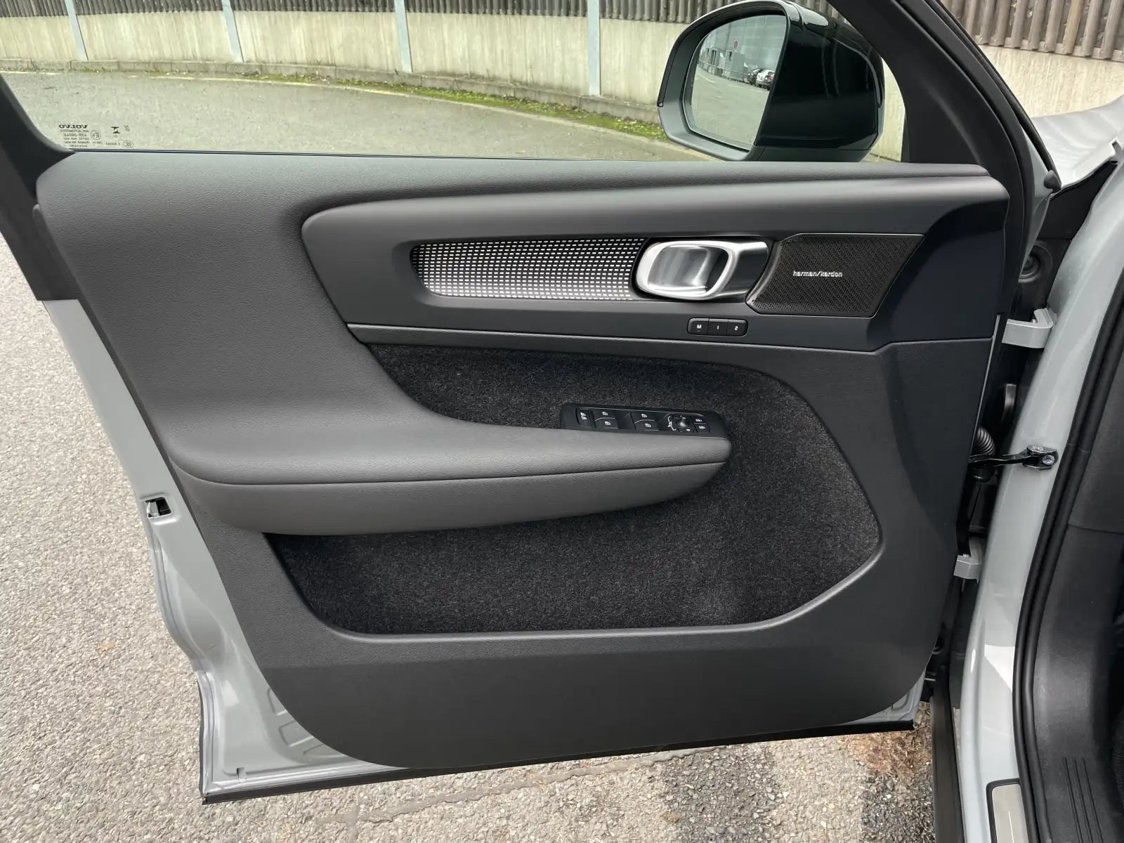 Fotografie automobilu Volvo XC40 Plus Dark na operativní leasing | Driveto.cz