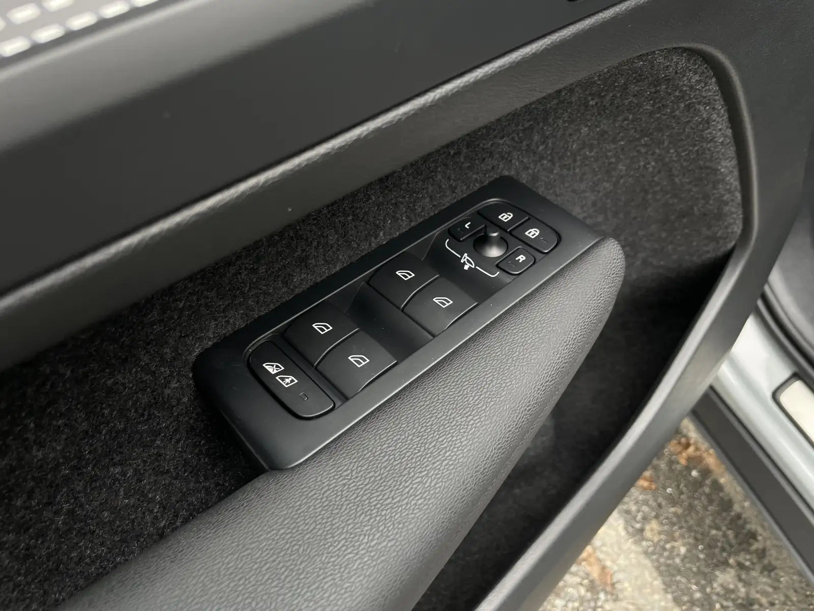 Fotografie automobilu Volvo XC40 Plus Dark na operativní leasing | Driveto.cz