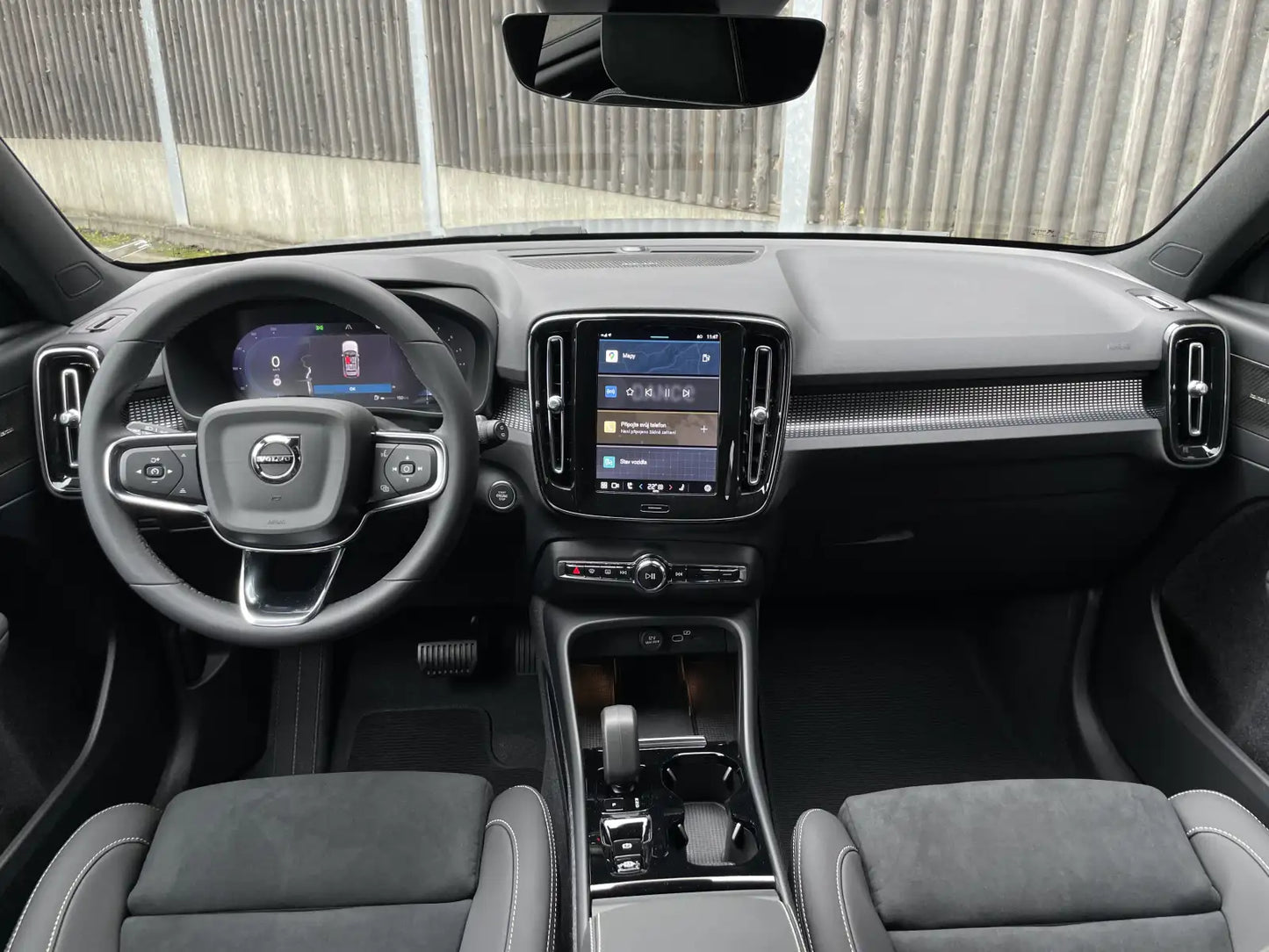 Fotografie automobilu Volvo XC40 Plus Dark na operativní leasing | Driveto.cz