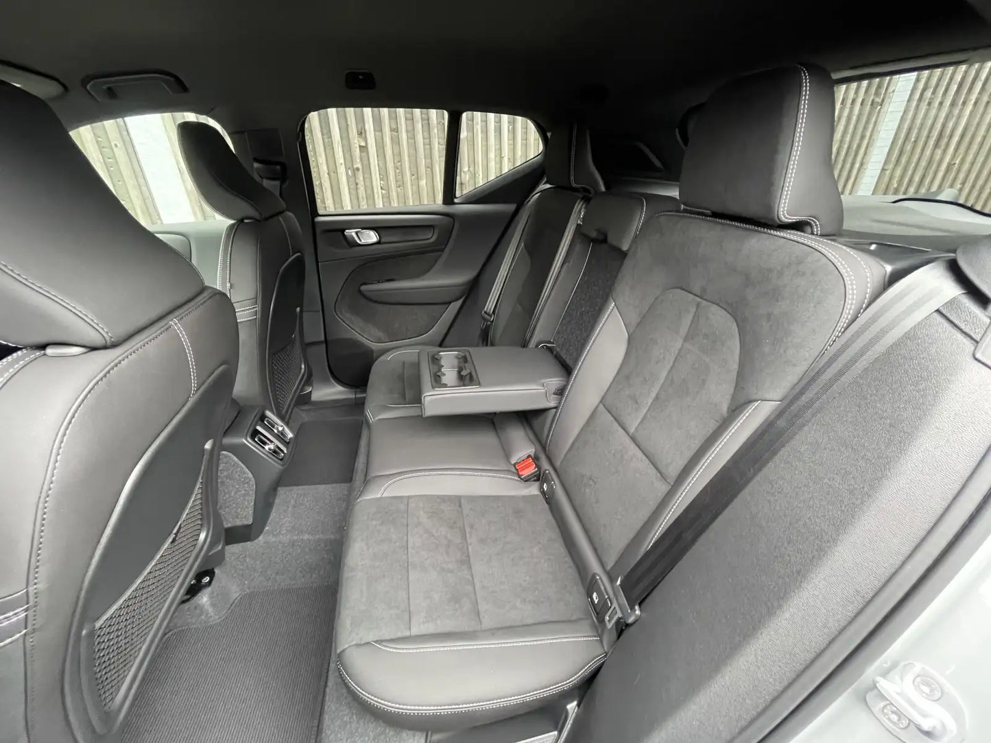 Fotografie automobilu Volvo XC40 Plus Dark na operativní leasing | Driveto.cz