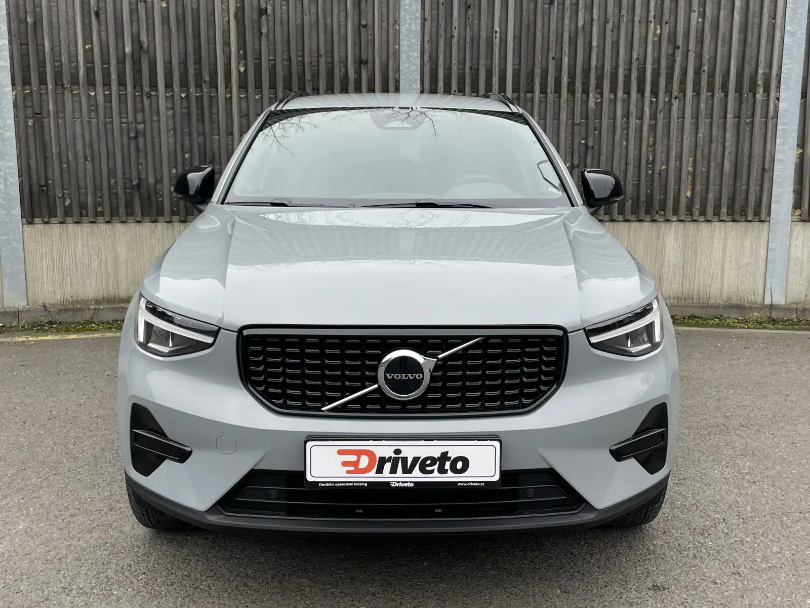 Fotografie automobilu Volvo XC40 Plus Dark na operativní leasing | Driveto.cz