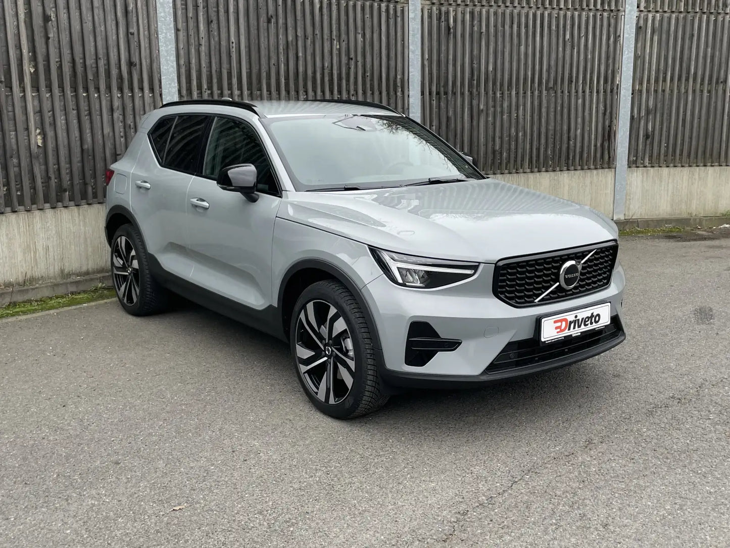Fotografie automobilu Volvo XC40 Plus Dark na operativní leasing | Driveto.cz