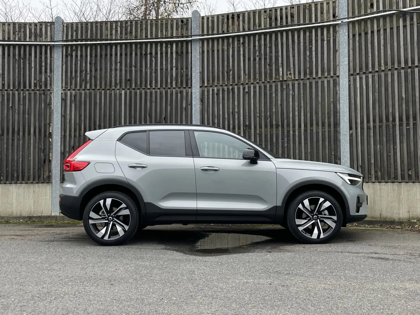 Fotografie automobilu Volvo XC40 Plus Dark na operativní leasing | Driveto.cz