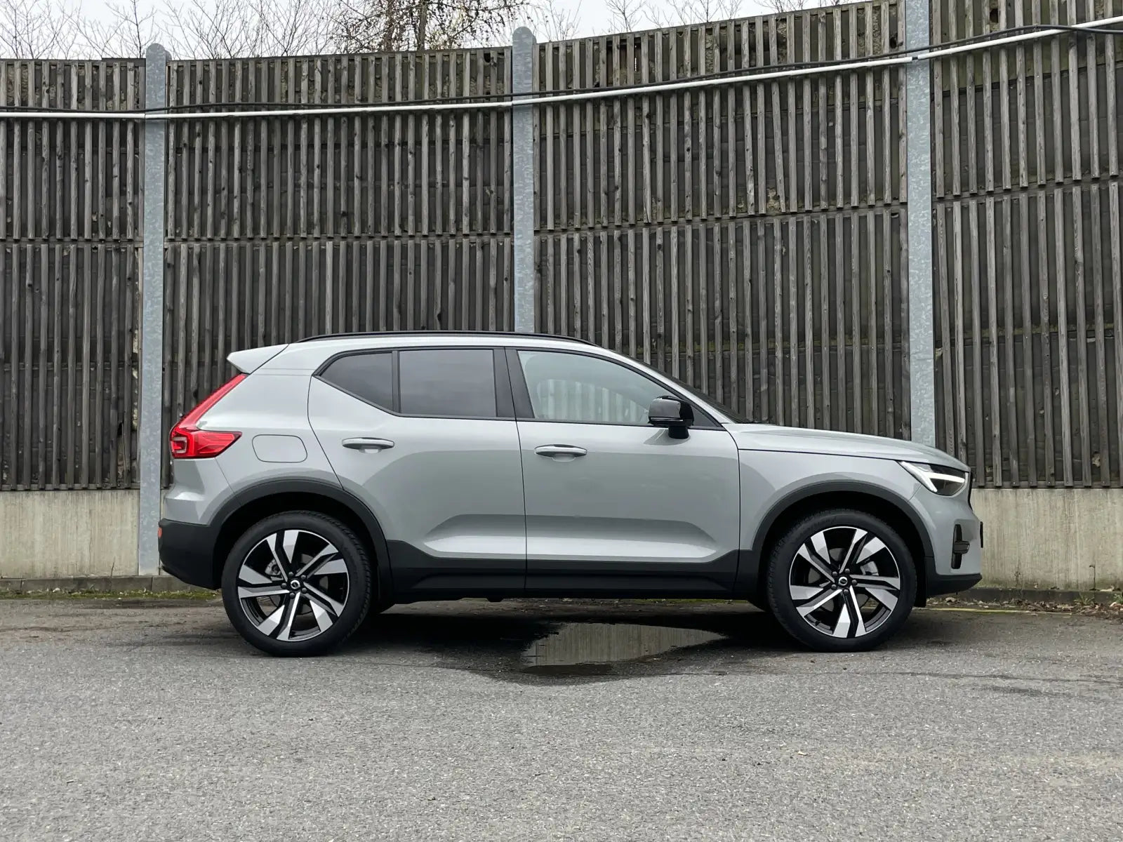 Fotografie automobilu Volvo XC40 Plus Dark na operativní leasing | Driveto.cz