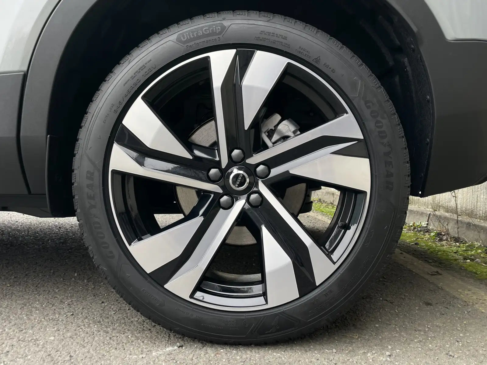 Fotografie automobilu Volvo XC40 Plus Dark na operativní leasing | Driveto.cz